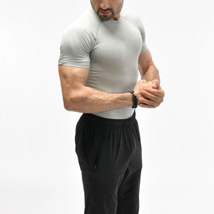 T-shirts de compression en jersey 100% coton, imprimés en sérigraphie personnalisée, manches courtes, légers, respirants, séchage rapide pour hommes - Product Image 2