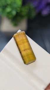 พลอยแทนซาไนต์ธรรมชาติสองสี รูปทรงแปดเหลี่ยมยาว สีเหลืองเขียวพีช ของ Zubeda Gems พร้อมใบรับรองจากผู้เชี่ยวชาญที่ไม่ใช่ฝ่ายใด สามารถเปลี่ยนสีได้ - Product Image 6