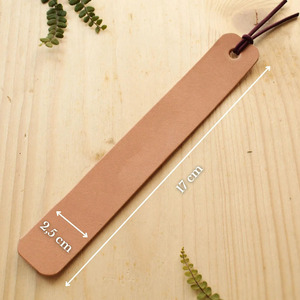 Marcador de páginas de hoja de arce en cuero hecho a mano de primera calidad, regalo creativo para lectores y amantes de la literatura, a la venta a un precio asequible. - Product Image 4