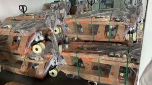 Transpaleta Manual Ergonómica de 2.5 Toneladas - Estructura de Acero Resistente con Bomba Alemana para un Uso Seguro - Product Image 6