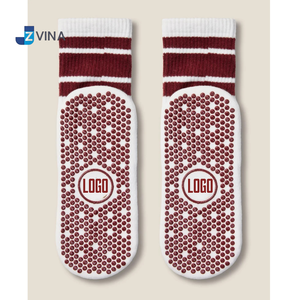 Chaussettes de Pilates personnalisées avec logo, couleur bordeaux, rayures classiques, grip bidirectionnel, antidérapantes pour femme, yoga, barre, usage quotidien - Product Image 6