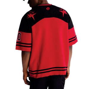 Camiseta Deportiva Oversize Roja de Fútbol Americano para Hombre con Paneles en Contraste y Cuello en V, Estilo Urbano, Personalizable con Número, Ropa de Equipo, Fabricante OEM - Product Image 3
