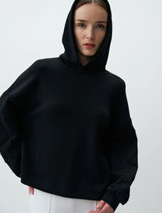 Sudadera con Capucha Negra de Primera Calidad para Mujer, Estilo Holgado con Hombros Caídos, Diseño en Relieve, Antiarrugas, Transpirable, 100% Algodón, Estilo Urbano - Product Image 2