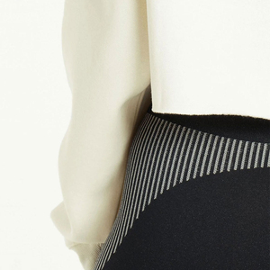 Vente en gros – Nouvelle collection automne/hiver : Sweat à capuche court en polaire blanc brodé et imprimé, avec lacets, manches longues et cordon de serrage pour femme - Product Image 4