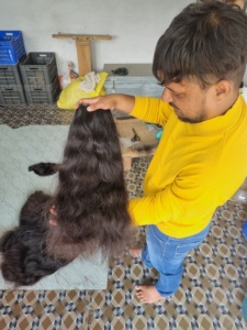 Extensiones de cabello ondulado indio de alta demanda, cabello ondulado oscilante de trama de templo de alta calidad con extremos individuales, cabello ondulado negro - Product Image 2