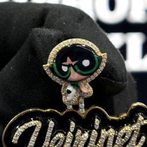 Colgante Personalizado con Nombre de Personaje de Dibujos Animados, Plata de Ley 925, Moissanita VVS, Esmalte Negro, Collar Personalizado OEM ODM - Product Image 5