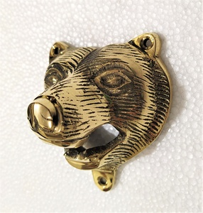 Abrebotellas de pared de oso de latón Abrebotellas de metal con diseño de oso - Product Image 3