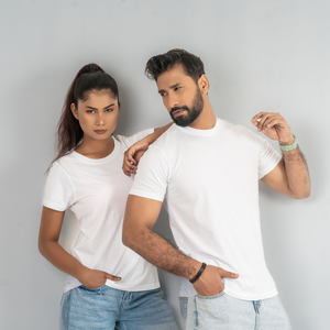 Camiseta de manga corta para mujer, color gris, cuello redondo, corte regular, 100% algodón jersey, ropa casual para todas las estaciones, hecha en Bangladesh. - Product Image 3