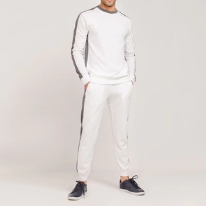Conjunto Deportivo de Invierno para Hombre, Color Negro, Sudadera de Manga Larga con Cuello Redondo, Pantalones Deportivos con Cordón y Logotipo Frontal, Ropa Deportiva Informal de Punto - Product Image 1