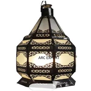 Lanternes de couleur noire au design de luxe Lanterne de décoration en métal et fer de qualité supérieure Décoration en gros avec lanterne en verre - Product Image 1