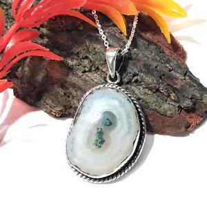 Collier pendentif en quartz solaire naturel, acier inoxydable, fait main, pierre précieuse de quartz solaire, druse, géode, style bohème, forme goutte d'eau - Product Image 4