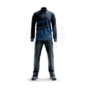 Ensemble de maillot et short de football en polyester respirant et léger, conçu pour le confort et les performances lors des matchs et des entraînements - Product Image 2