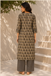 Kurti beige à imprimé floral pour femmes, col en V, manches trois quarts, coupe droite, tunique ethnique, décontractée, confortable, à porter au quotidien - Product Image 2