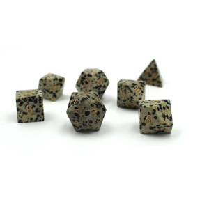 Dés en pierre de haute qualité, jaspe dalmatien, cristal naturel, pierres de guérison Reiki, pierres gravées, ensemble de dés personnalisés, cristal Viking. - Product Image 2