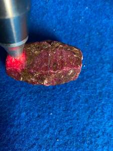 Piedra de Rubí Natural en Bruto de Kenia, Minas Femos John Saul, 698.02 Quilates - Product Image 3