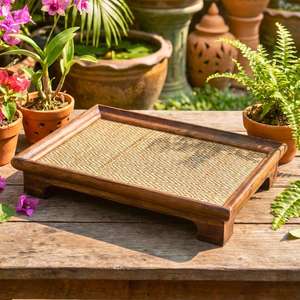 Plateau de service en bois massif fait main avec support surélevé en rotin tressé pour le service et la présentation d'ensembles de thé - Product Image 5