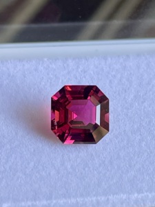 Turmalina Rosa Rubelita Natural, Corte Asscher, 8.59 Quilates, Certificada por IGI, 12x12.5x8 MM, Calidad AAA, Color Claro, 8mm - Product Image 1