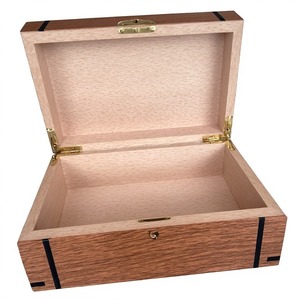 Étui à cigares de voyage compact en bois de qualité supérieure, conçu pour une manipulation pratique et une protection fiable des cigares haut de gamme - Product Image 2
