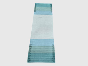 Tapis rectangulaire tissé avec des rayures roses, violettes et grises, style bohème, pour la décoration de la maison - Product Image 3