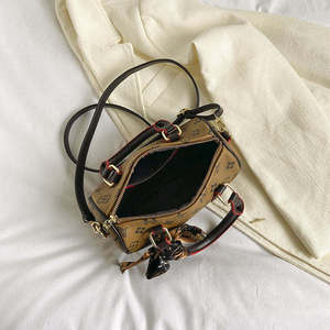 Sac Boston de luxe de marque de créateur, classique, rétro, haut de gamme, sac bandoulière imprimé avec fermeture éclair, sac à main classique à une épaule - Product Image 6