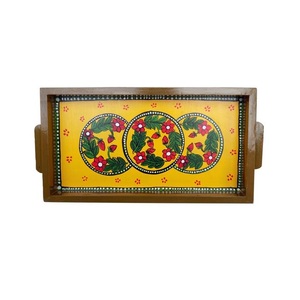 Bandeja Decorativa Moderna de Madera Natural con Diseño Floral Meena, Hecha a Mano, para Servir Té, Café, Aperitivos y en la Mesa de Comedor - Product Image 1