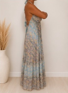 Vestido maxi bohemio con estampado, corte holgado, cintura imperio, sin mangas, con tirantes finos, patrón paisley, de gasa, largo hasta el suelo, para verano. - Product Image 3