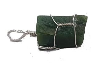 Colgante de Moda con Imagen de Cristal de Ágata Verde Natural Jada, Grabado en Bruto, Envuelto en Alambre, de Gujarat, para el Día de la Madre - Product Image 6