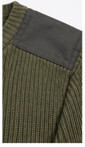Pull en tricot côtelé vert olive à col en V avec patchs sur les épaules et les coudes - Product Image 6