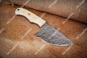 Couteau de chasse de luxe à lame fixe en damas forgé à la main, manche en os de chameau, personnalisable, vente en gros, OEM, pour la chasse, le camping, l'EDC, la survie - Product Image 2