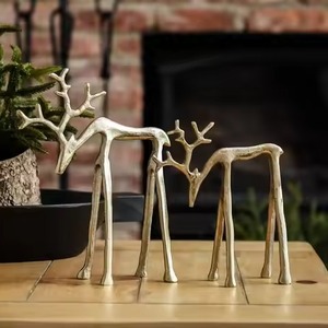 Elegante Centro de Mesa con Reno Navideño, Decoración Metálica de Lujo para Mesas de Comedor - Product Image 4
