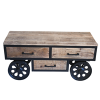 Table basse moderne en bois de manguier massif avec 4 roulettes en fonte et 3 tiroirs de rangement, finition noire et naturelle, style industriel métal et bois
