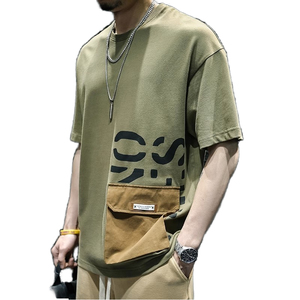 เสื้อยืดแขนสั้นผ้าฝ้ายสีเขียวมะกอกสำหรับผู้ชายพร้อมกระเป๋าด้านหน้าและพิมพ์ลายตัวอักษรสวมใส่สบายๆในฤดูร้อน - Product Image 2