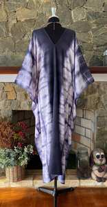 ชุดเดรสคาฟทันผ้าเรยอนย้อมสีแบบชิโบริ  ไซส์พลัส  งานศิลปะที่สวมใส่ได้  สไตล์โบฮีเมียน  ชุดเดรสยาวสำหรับผู้หญิง - Product Image 3