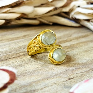 Bague en laiton au design unique, style bohème, avec préhnite, bijoux tribaux en laiton pour femme, plaqué or 18 carats, motif corde ondulée, double pierre, vente en gros/OEM/ODM - Product Image 2