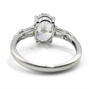 Anillo de Compromiso de Oro Blanco de 14K con Diamante Ovalado de 3 CT, 3.58ctw, Piedras Laterales en Forma de Baguette y Pera, Joyería Fina Personalizada - Product Image 4