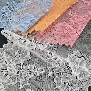 Tela de Encaje Elástico Floral de 17.5 cm, Ligera y Personalizable, Encaje de Nailon y Elastano con Borde Festoneado para Lencería, Vestidos y Ropa de Novia - Product Image 1