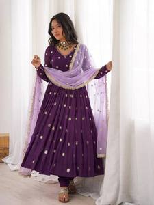 VISHNU K DESIGNS Ensemble de costume et dupatta en tricot de georgette lourde brodée à manches longues, coupe régulière, séchage rapide, moderne pour femme - Product Image 4