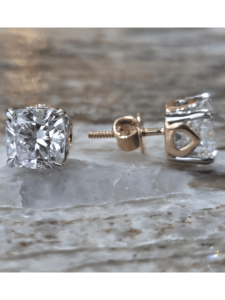 Pendientes de Diamantes Cultivados en Laboratorio con Corte Cojín, 4.35 Quilates, Oro de 14K, Diseño de Perno con Cuatro Puntas, Joyería de Lujo para Mujer - Product Image 4