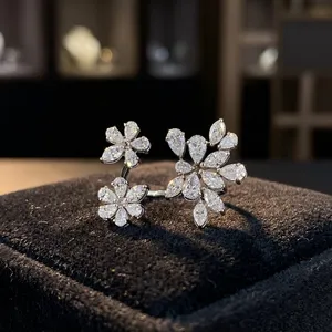 Bague de fiançailles et de mariage pour femme, style romantique, avec diamant taille marquise en grappe florale, certifiée IGI, sertie à griffes en or, bijoux fins - Product Image 6