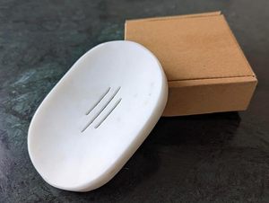 Porte-savon en marbre blanc avec un design rectangulaire arrondi et des fentes de drainage, porte-savon en pierre naturelle fait à la main pour la salle de bain - Product Image 5