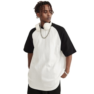 เสื้อยืดวินเทจคอกลมฮิปฮอปสำหรับผู้ชายผ้าฝ้ายแขนครึ่งโอเวอร์ไซส์สีตัดกันทรงสลิมดีไซน์หรูหรา - Product Image 1