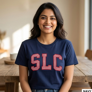 เสื้อยืดคอกลมพิมพ์ลายตัวอักษร Dusty Rose SLC ทรงปกติ เสื้อสเวตเชิ้ตโอเวอร์ไซส์สำหรับผู้หญิง คอกลม ลายกราฟิกตัวอักษร - Product Image 2