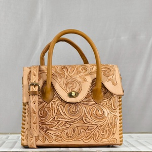 Sac fourre-tout vintage en cuir véritable avec fermeture éclair à motif floral, doublure en polyester, idéal pour la plage, les voyages et l'usage quotidien - Product Image 1