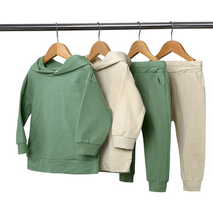Ensemble de survêtement en molleton de coton uni pour enfants, pull à capuche et pantalon de jogging, pour garçons et filles, tenue décontractée, avec cordon de serrage et logo personnalisé, vente en gros - Product Image 4
