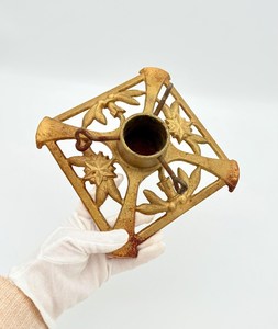 Support de sapin de Noël vintage doré, style années 1950, support de sapin rétro, décoration de Noël dorée, base de sapin en fer doré - Product Image 5