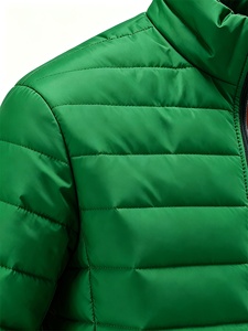 Veste matelassée à capuche pour homme, légère et chaude pour l'hiver, idéale pour les activités de plein air et les occasions décontractées - Product Image 4