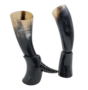 Cuenco Vikingo Artesanal para Beber, Taza Negra para Mead con Soporte de Exhibición - Product Image 1