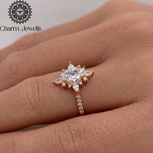 Anillo de Compromiso Charm Jewells de Plata con Moissanita Corte Cojín, Bañado en Oro Rosa, Diseño Floral, Engaste de Garras, Certificado IGI, para Mujer - Product Image 2