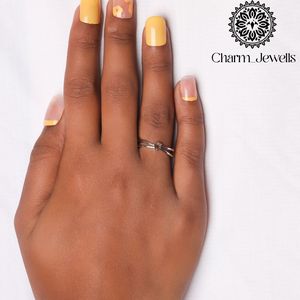 Anillo de Compromiso Charm_Jewells para Mujer con Moissanita Corte Cojín, Plata 925, Engaste de Garras, Certificado IGI, 3 GM, Estilo Minimalista - Product Image 1