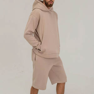 Ensemble deux pièces pour homme : sweat à capuche et short personnalisés avec logo imprimé, pour un look décontracté et coordonné. - Product Image 5